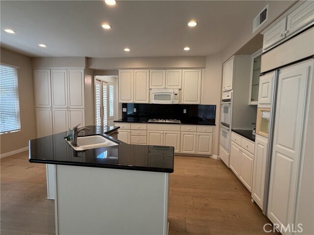 Building Photo - 7056 Ashley Dr
