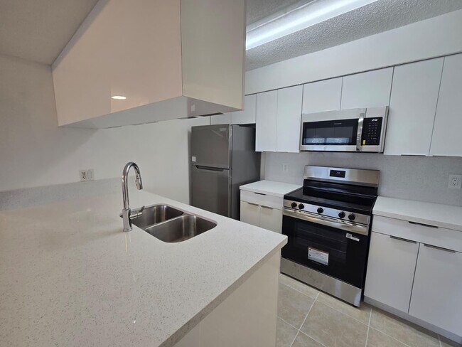 Building Photo - 1241 SW 46th Ave