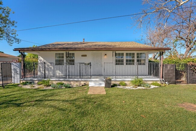 Building Photo - 6059 Vantage Ave