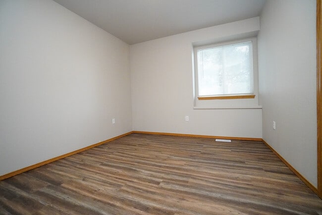 Building Photo - 79 E 2nd St N