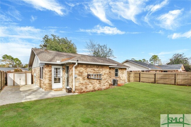 Building Photo - 250 Garden Cir