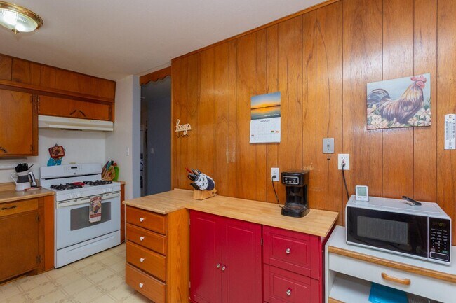 Building Photo - 313 Robins Dr