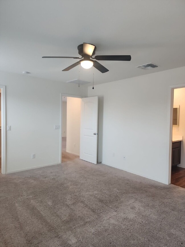 Building Photo - "Spacious 4-Bedroom Oasis in Casa Grande w...