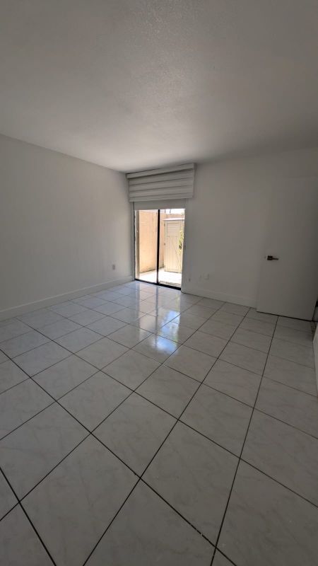 Building Photo - 10400 SW 108th Ave