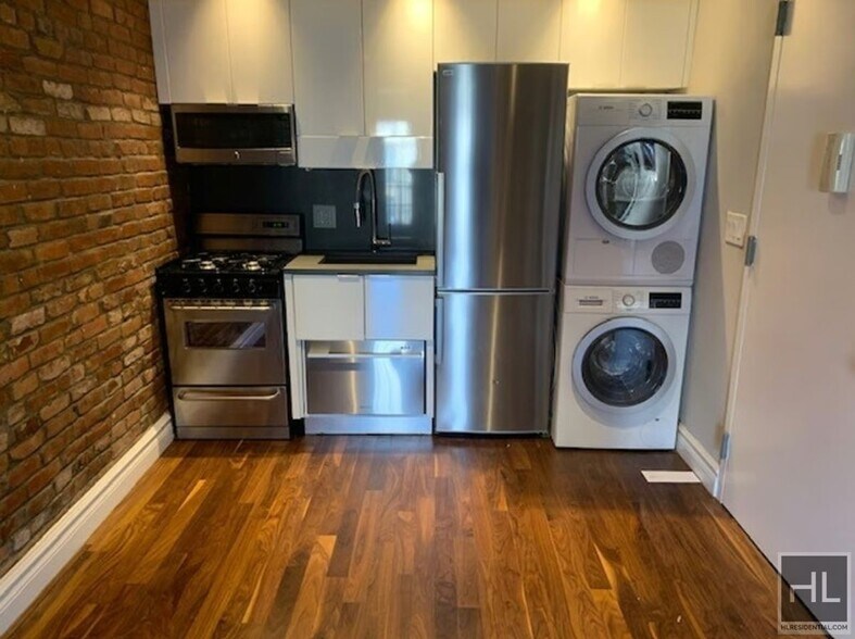 Building Photo - East 5th Street