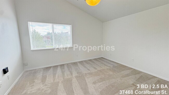 Building Photo - Remodeled 3 BD | 2.5 BA Home - Sandy