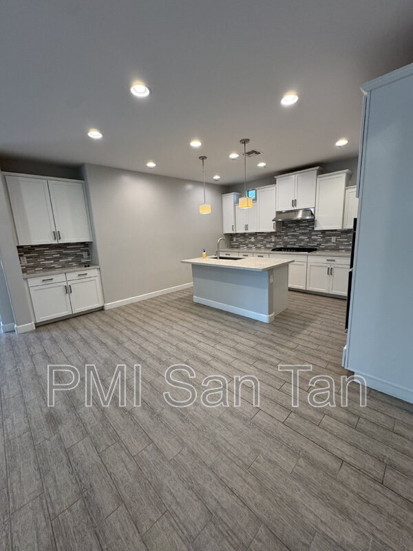 Building Photo - 4350 E Mesquite St