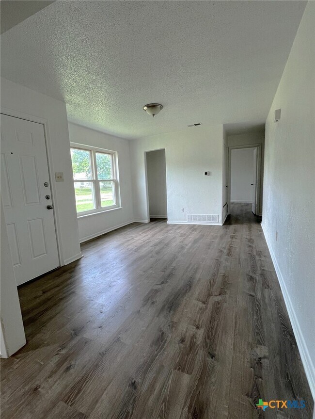 Building Photo - 505 Curry Ave