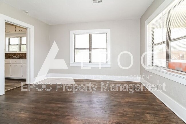 Building Photo - 705 E Hughbert St