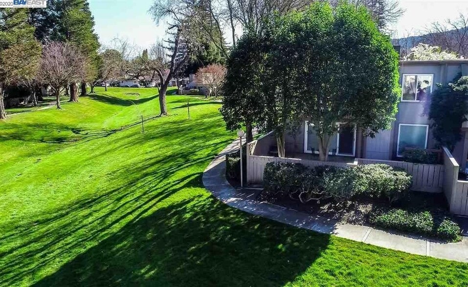 Building Photo - 5125 Willowview Ct