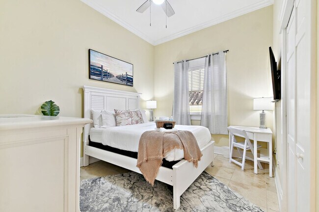 Building Photo - 509 S Willow Ave