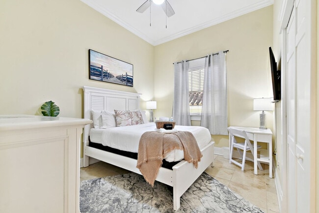 Building Photo - 607 S Orleans Ave