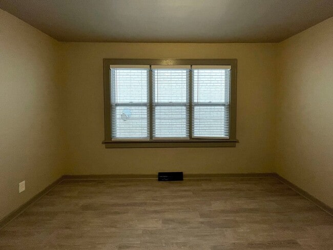 Building Photo - Charming 2-Bedroom Single Family Home with...