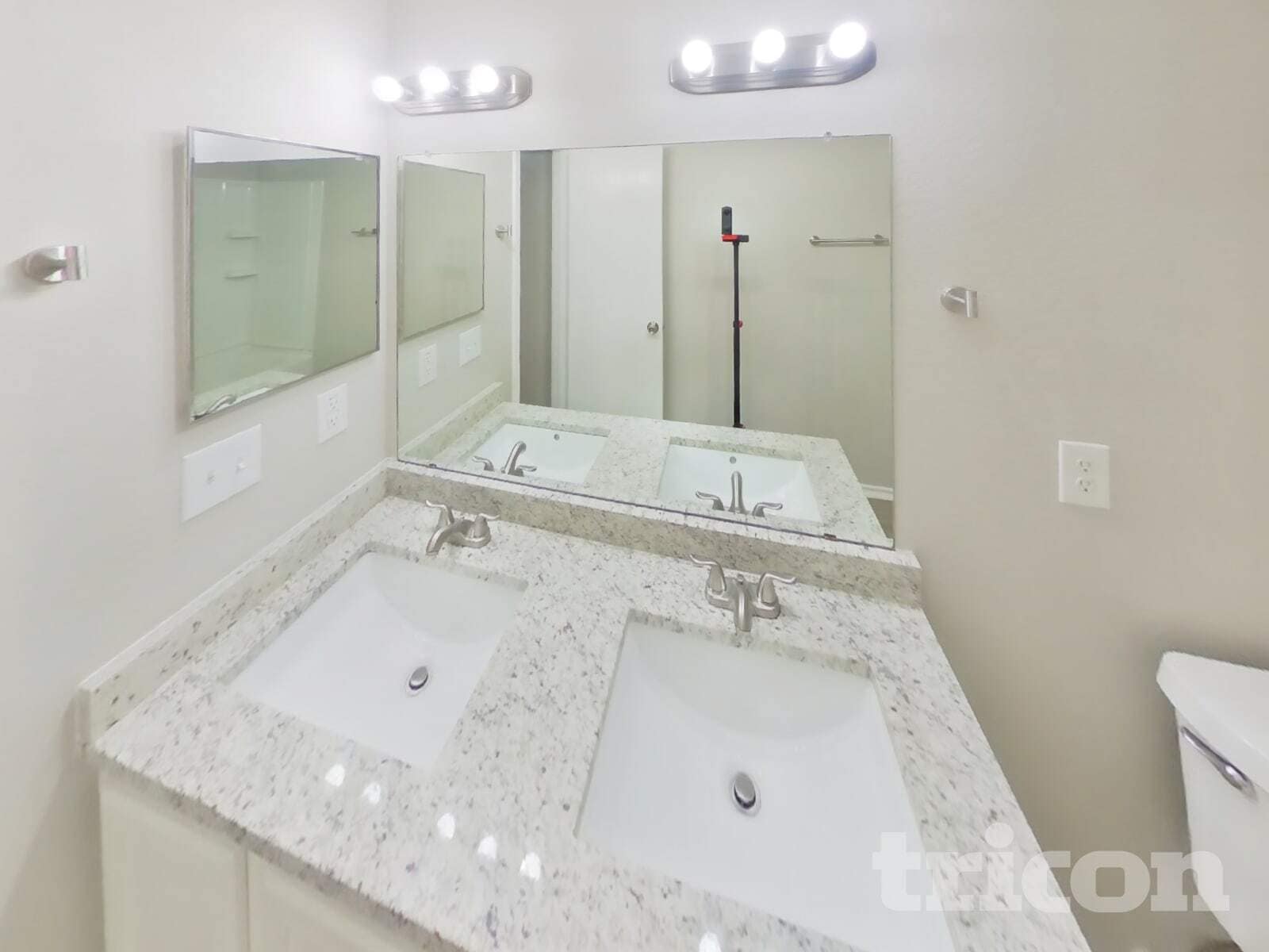 Building Photo - 2669 Bandera Pl