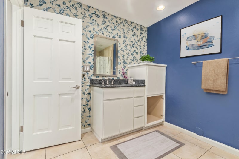 Building Photo - 5730 N Scottsdale Rd