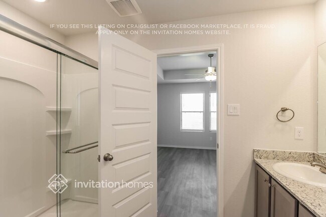 Building Photo - 5711 Daphne Dr