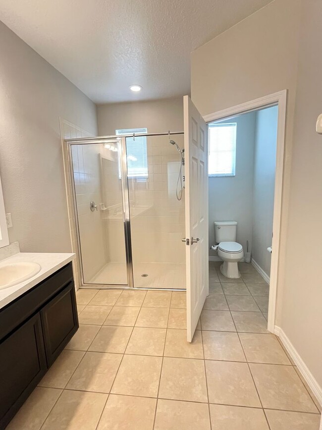 Building Photo - Spacious 4-Bed Home in Carlisle Grand