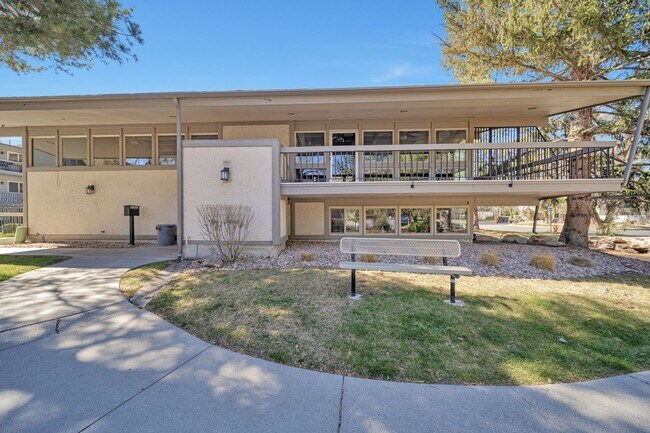 Building Photo - Ground Level 2 Bedroom 2 Bathroom Condo- Gated Murray Community