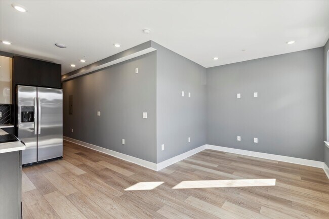 Building Photo - 1615 Poplar St