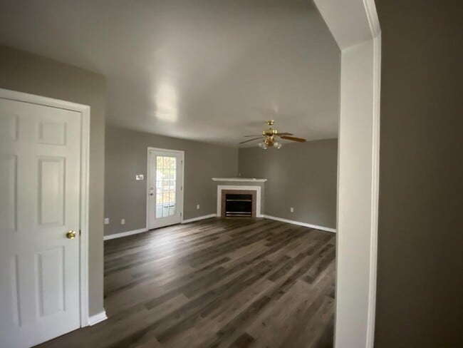 Building Photo - HOUSE AVAILABLE IN BAXTER RIDGE SUBDIVISIO...
