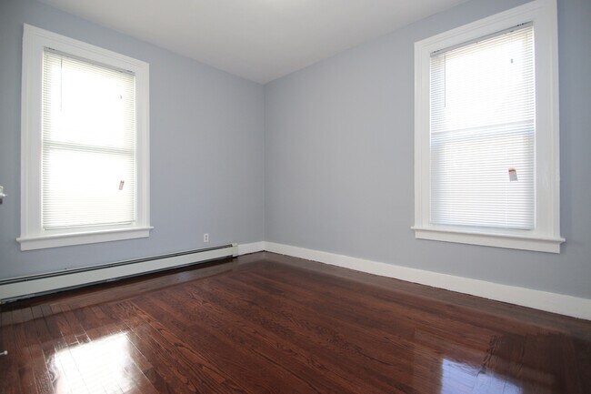 Building Photo - 273 Lloyd St