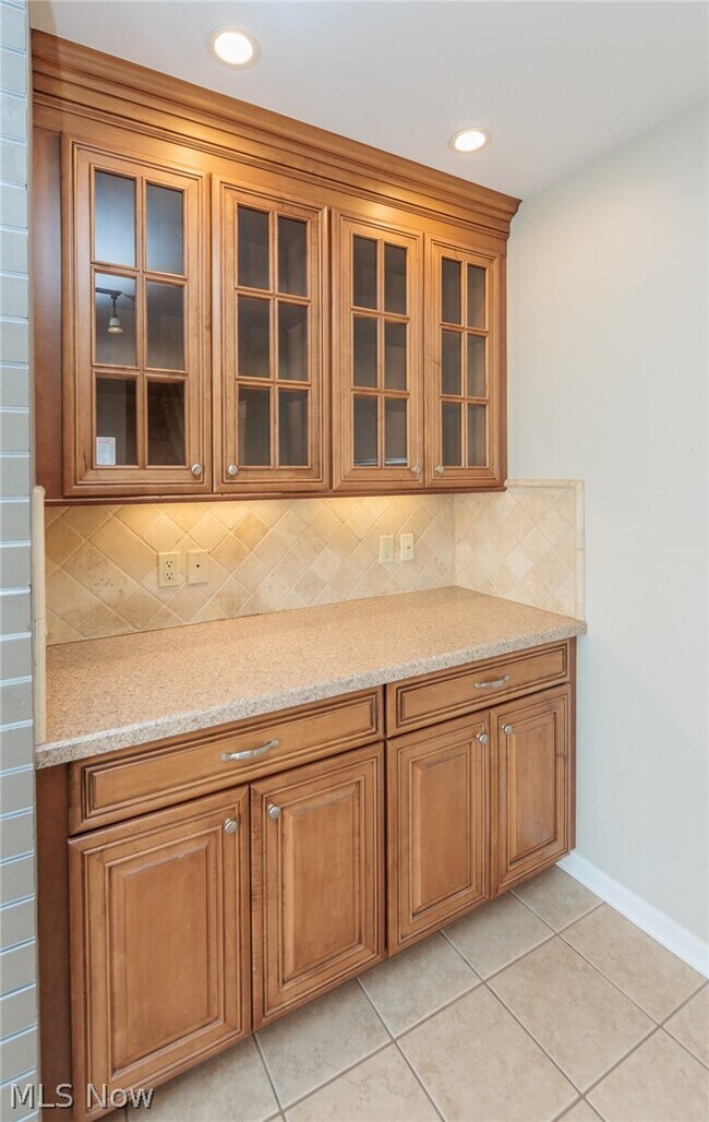 Building Photo - 23915 Glenhill Dr