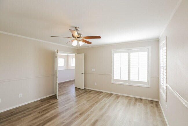 Building Photo - 12933 W Monte Vista Ave