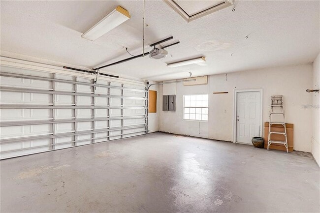 Building Photo - 2208 Hampstead Ct