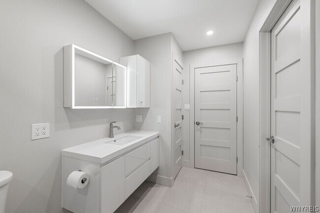 Building Photo - 855 Madison Ave