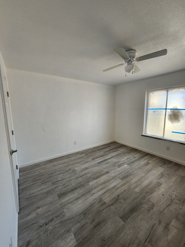 Building Photo - 830 N Ferger Ave