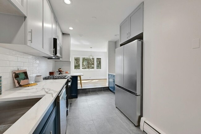 Building Photo - 158 Edgar St