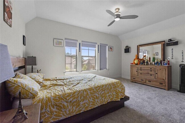 Building Photo - 820 Palamos Dr