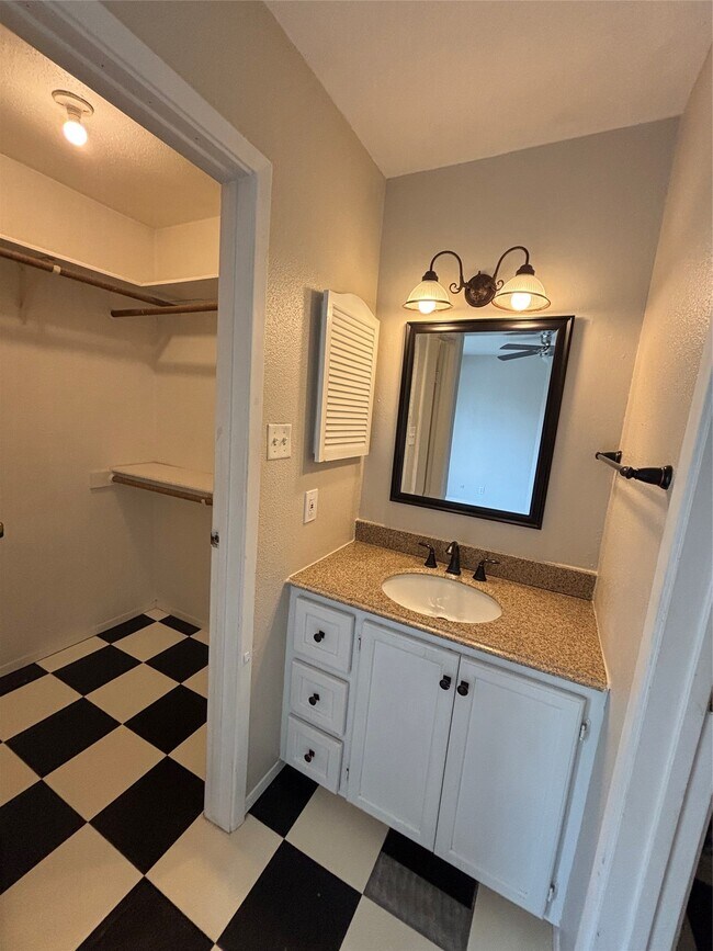 Building Photo - 14515 Wunderlich Dr