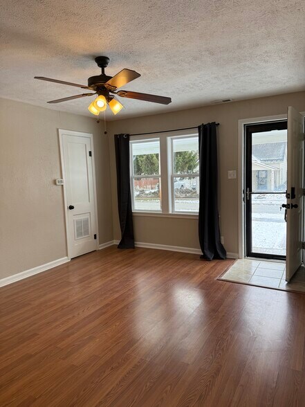 Building Photo - 509 E Mill St