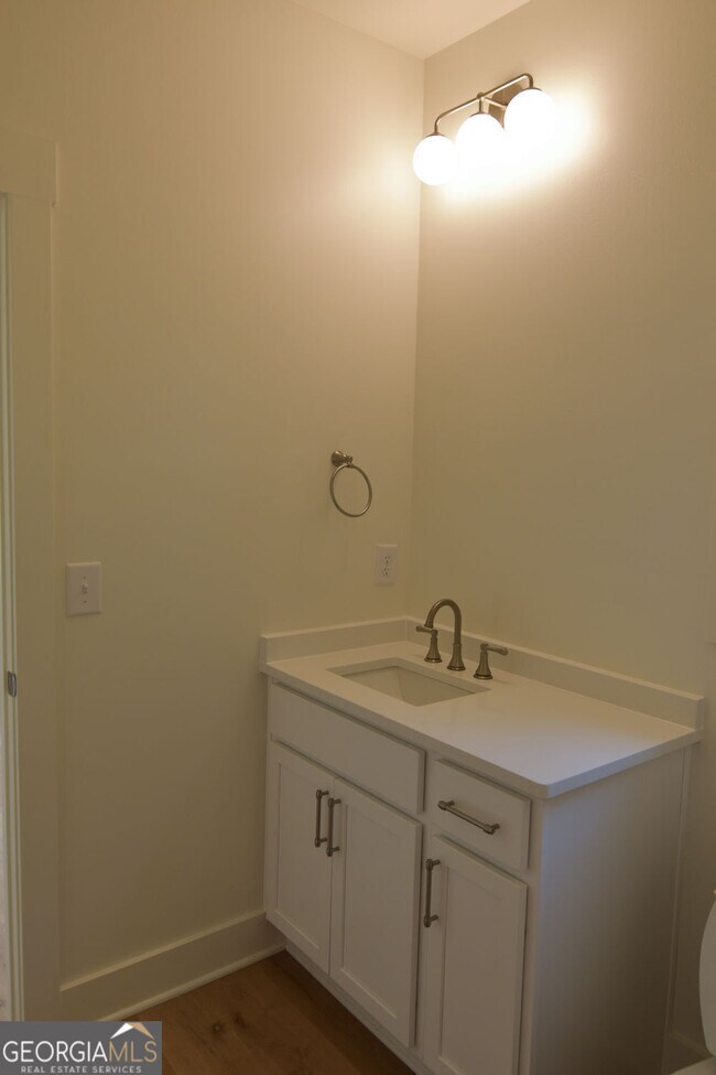 Building Photo - 1070 Moreland Dr
