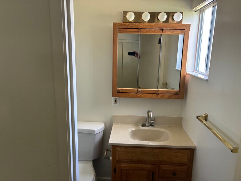 Building Photo - 8375 Acorn Dr