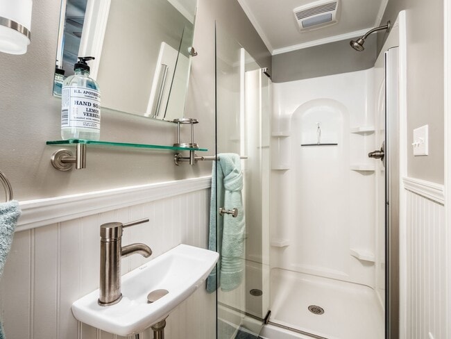 Building Photo - 123 E Alcott Rd