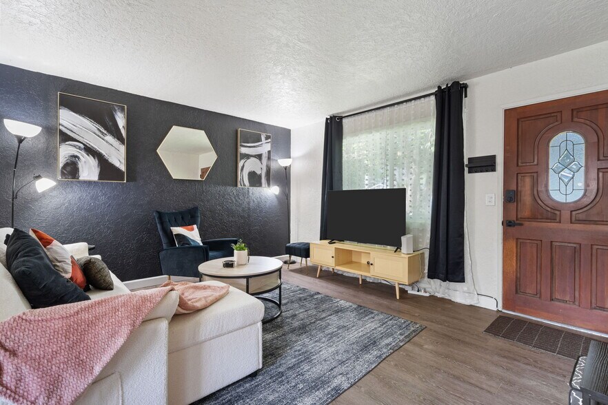 Building Photo - 140 4th St