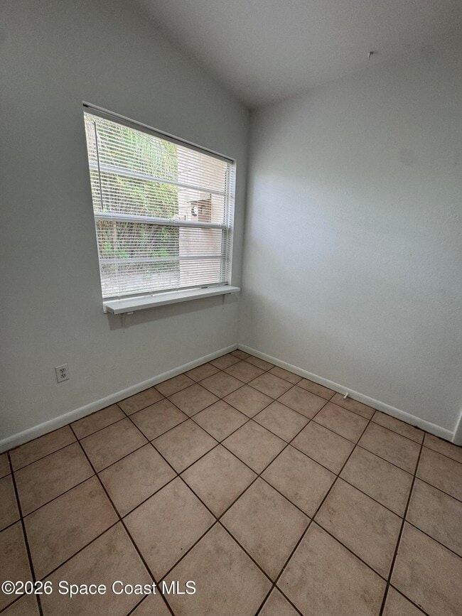 Building Photo - 39 Cedar Ave