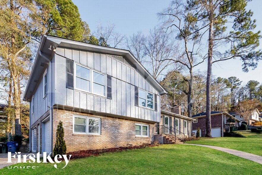 Building Photo - 2067 Longmeadow Ln