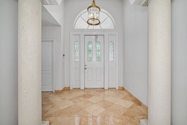 Building Photo - 1135 Asturia Ave