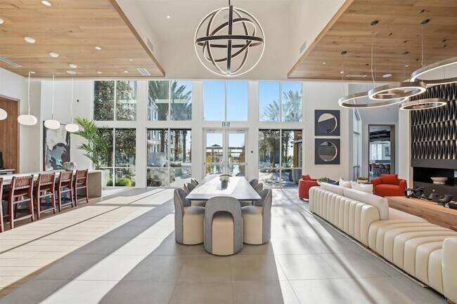 Building Photo - 6040 Radiant Ct