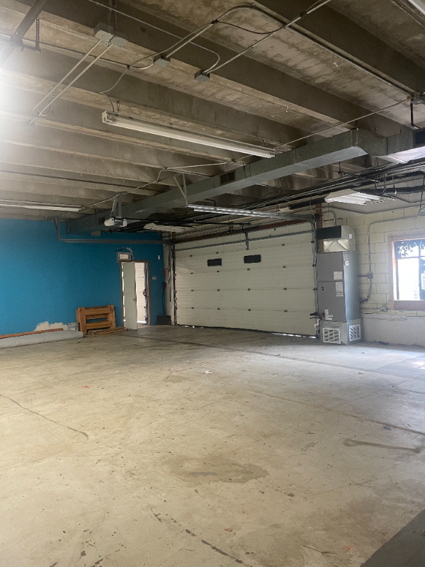 Building Photo - 1526 1/2 N Circle Dr