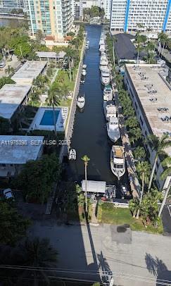 Building Photo - 901 N Birch Rd