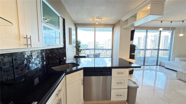 Building Photo - 3530 Mystic Pointe Dr