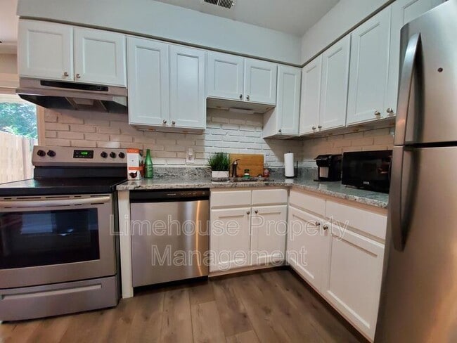 Building Photo - 2138 Kimball Cir