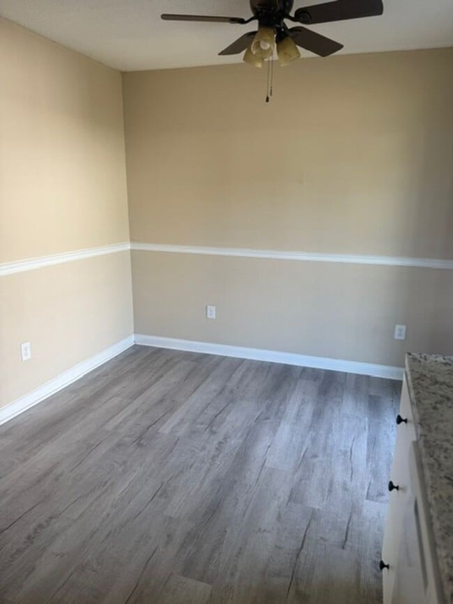 Building Photo - 800 Verdant Dr