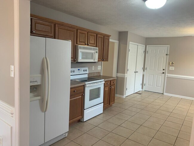 Building Photo - 6216 Castlebrooke Ln
