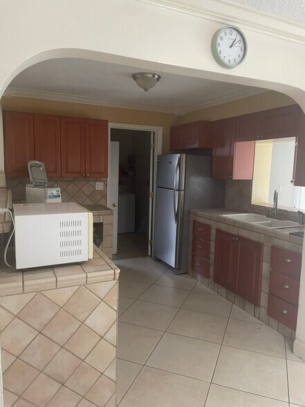 Primary Photo - 6331 Farragut St