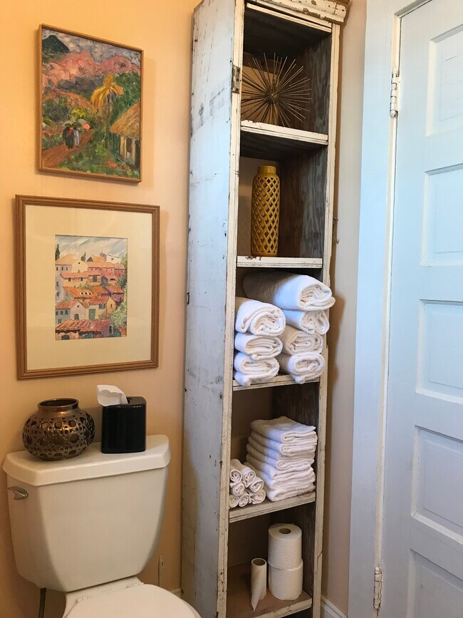 Building Photo - 1036 Mehle St